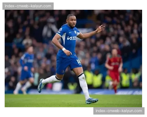 波切蒂诺赛前发布会确认，恩昆库将首发出战皇马，承担前场第一道防线职责