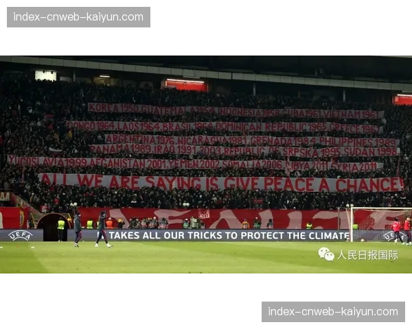 克莱枫丹国家足球学院开放日，小球迷体验VAR模拟系统