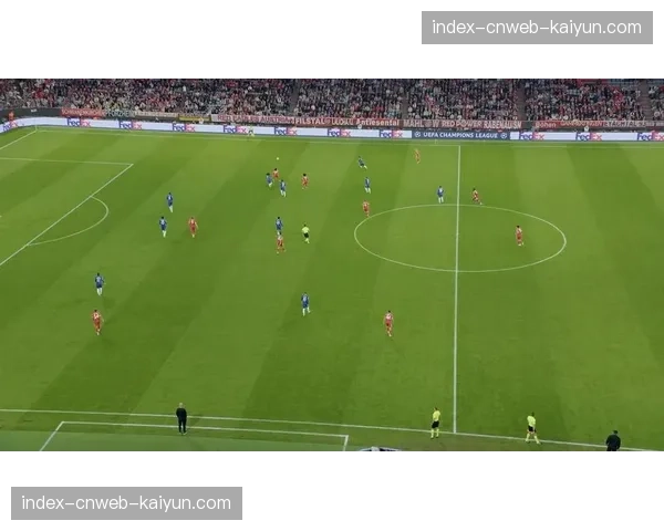 特写：拜仁慕尼黑在比赛第60分钟同步完成三人换人背后的战术信号