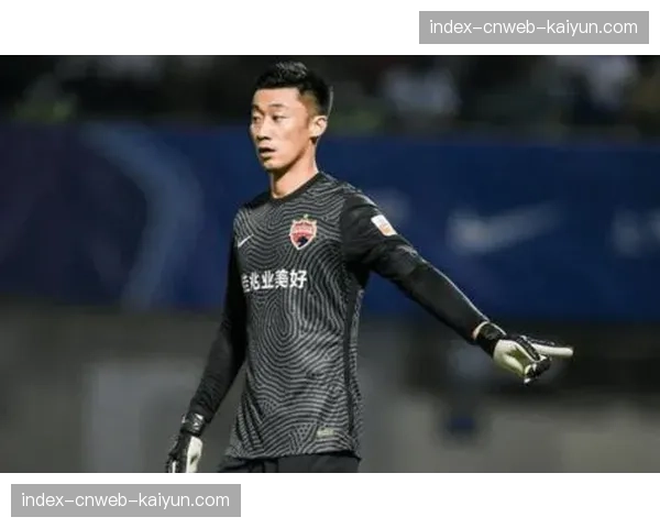 诺伊尔超级失误送礼，居莱尔开场1分钟吊射空门破僵局